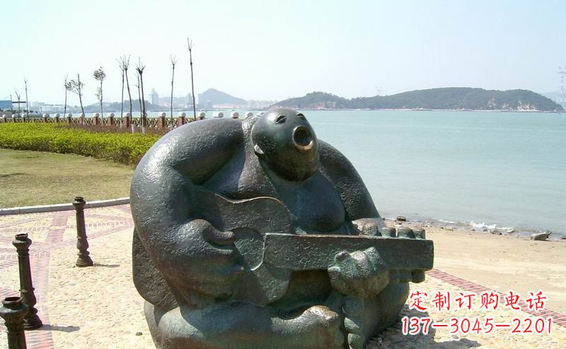 南京公园弹吉他抽象人物铜雕