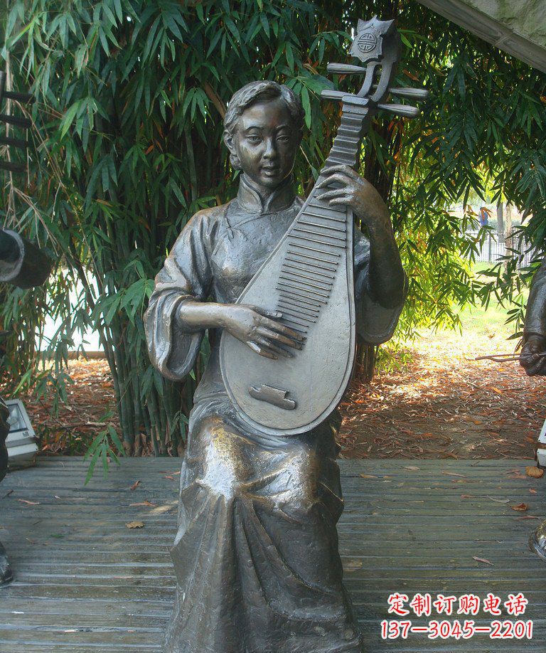南京精美绝伦的琵琶女郎铜雕