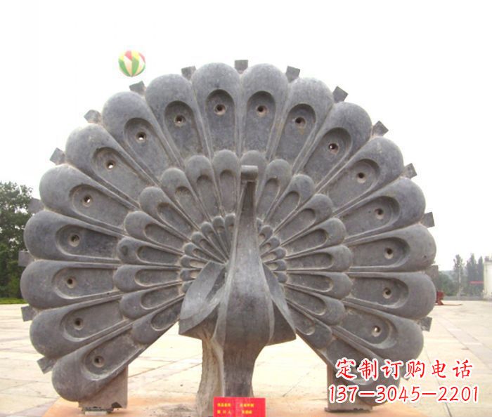 南京公园动物孔雀开屏石雕