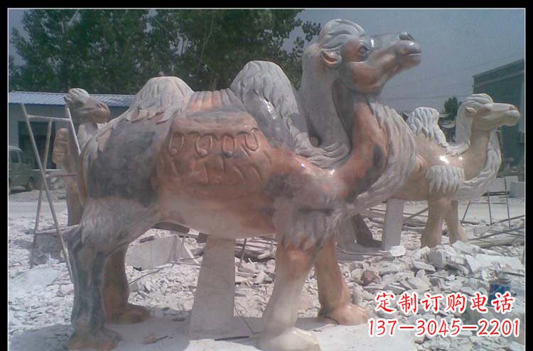 南京中领雕塑定制的精美大型骆驼石雕
