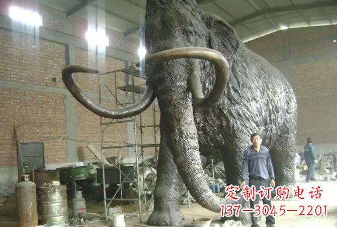 南京铜雕动物雕塑精美大气的长毛象雕塑