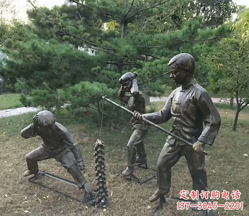 南京公园放鞭炮的儿童铜雕