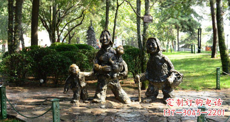 南京公园赶路的抽象妇女和小孩小品铜雕