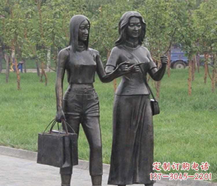 南京艺术精品铜雕——公园逛街女性人物铜雕塑