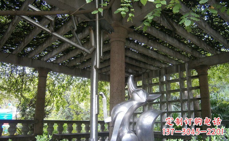 南京动物铜雕——公园狐狸与乌鸦小品