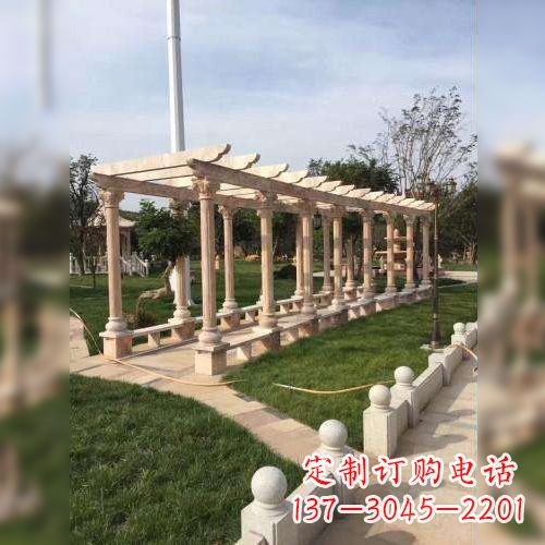南京增添公园美景的长廊石雕