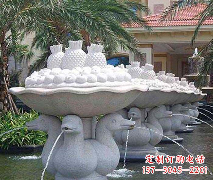 南京高雅精致的天鹅石雕