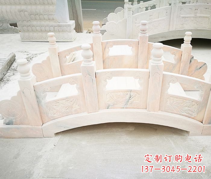 南京红石拱桥雕塑——浪漫交织,美景永相伴