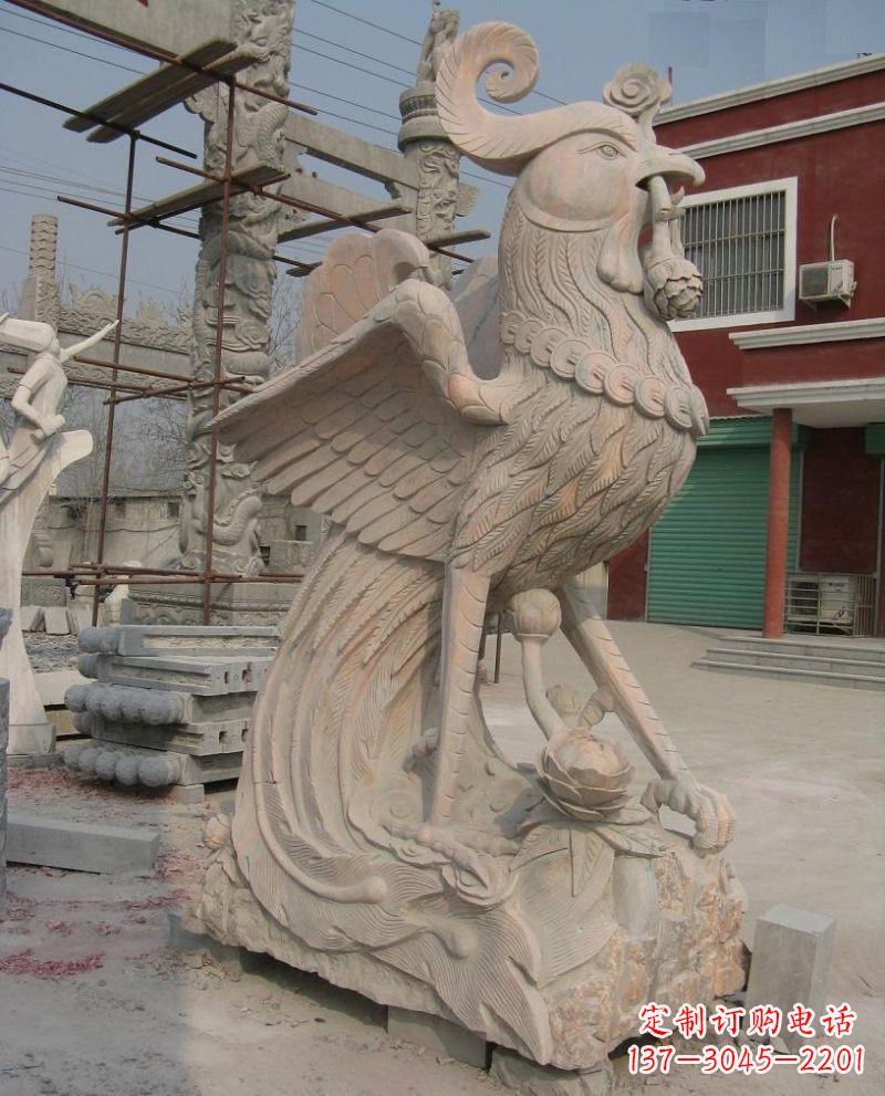 南京公园景区晚霞红凤凰雕塑