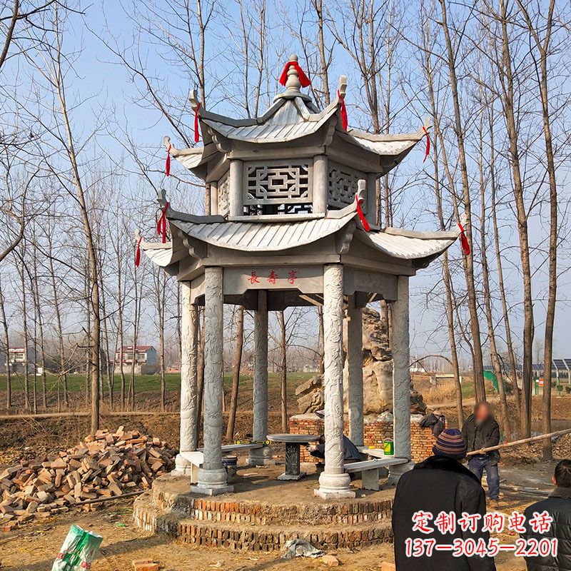 南京和谐统一的双层石雕凉亭