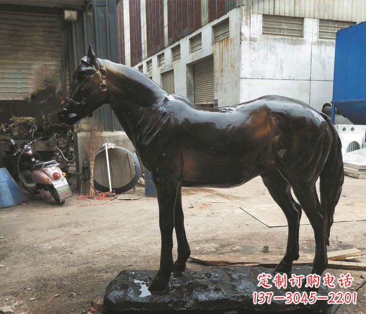 南京玻璃钢仿铜雕塑栩栩如生的飞奔骏马