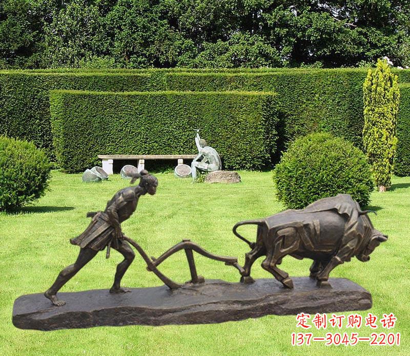 南京古典风格牛雕塑,新时代艺术装点