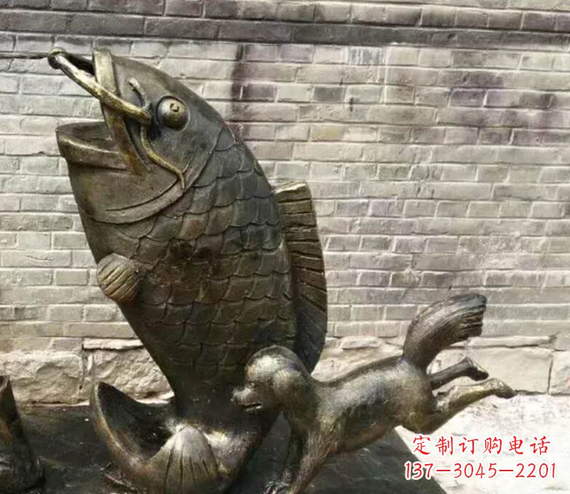 南京公园鲤鱼和小狗铜雕
