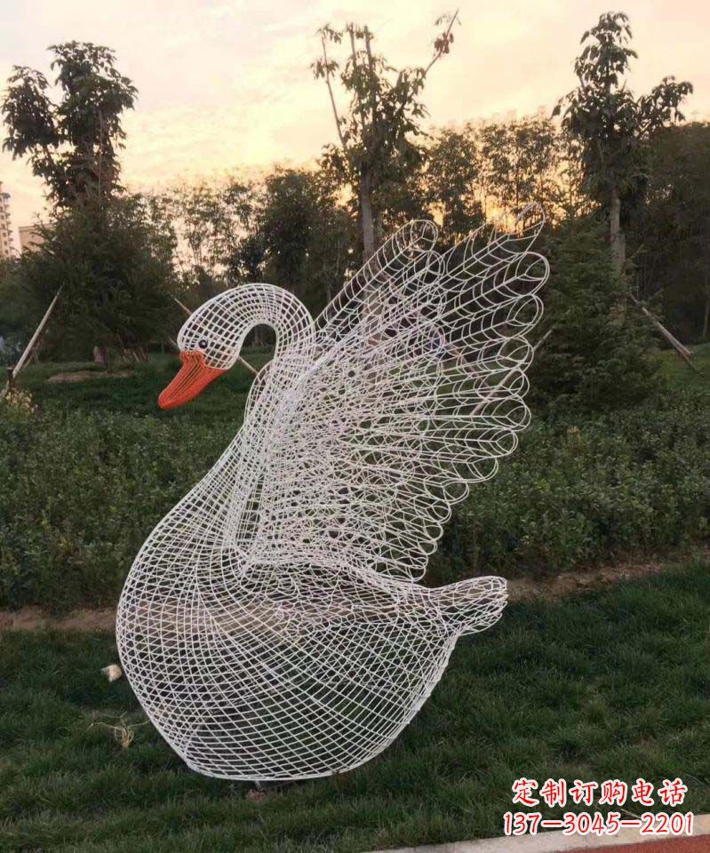 南京高雅不锈钢镂空天鹅雕塑