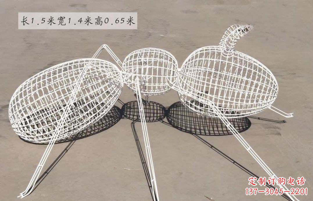 南京美轮美奂的蚂蚁镂空雕塑