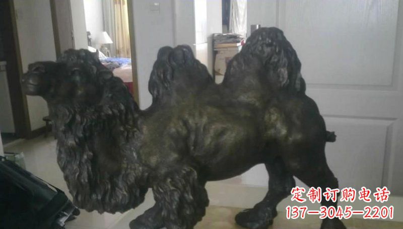 南京室外骆驼铜雕塑,为公园景观增添美感