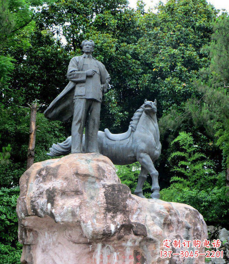 南京公园毛主席和马景观铜雕