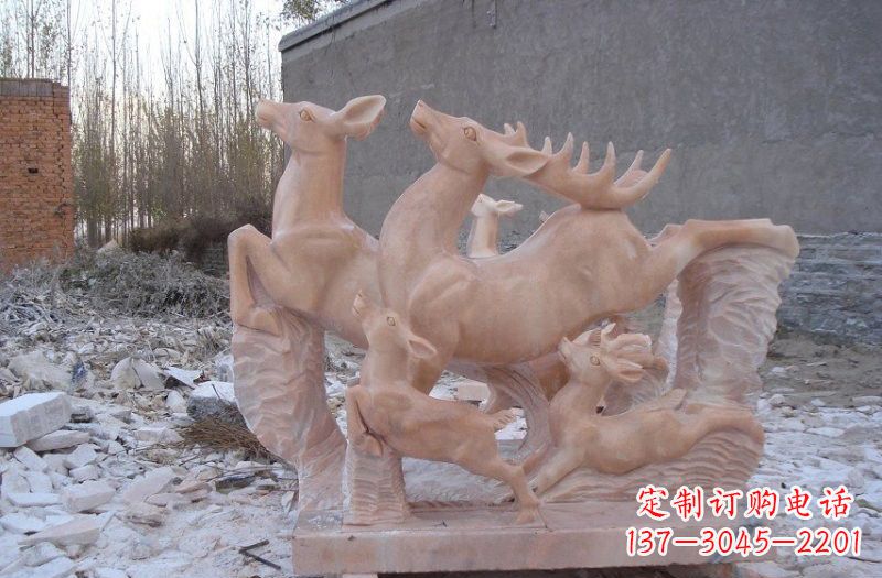 南京脱颖而出的公园梅花鹿群石雕