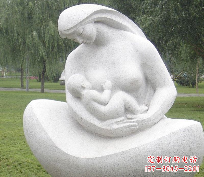 南京精美母亲喂奶石雕塑