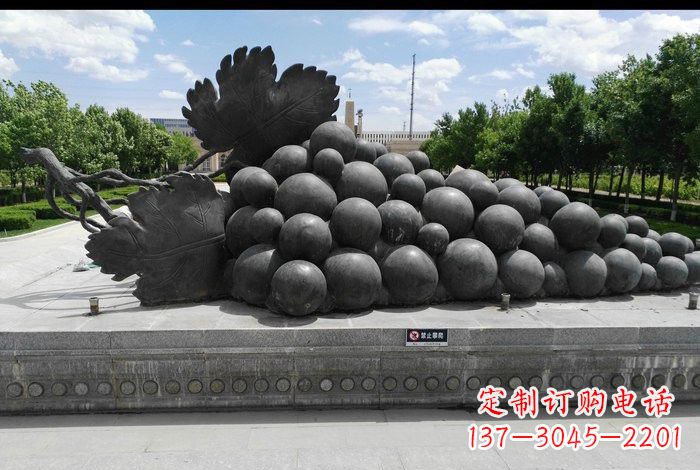 南京公园葡萄铜雕