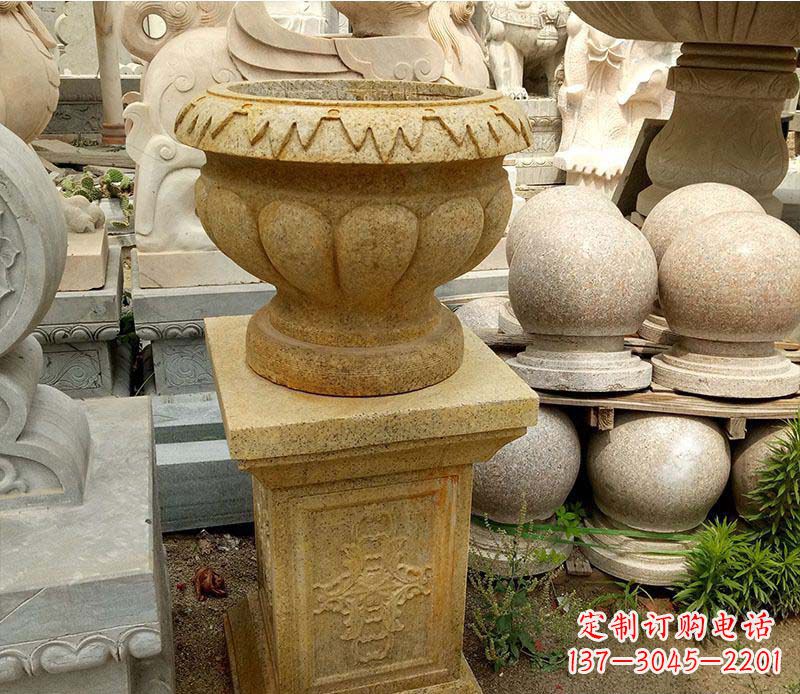 南京砂岩花盆景观石雕--美观多彩的室外装饰