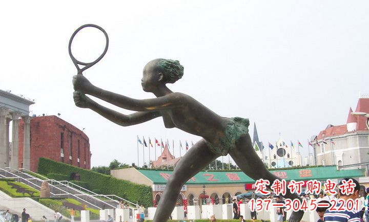 南京公园少女打羽毛球铜雕