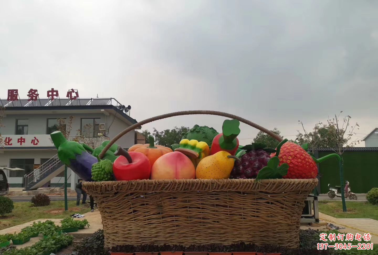南京玻璃钢仿真水果篮雕塑