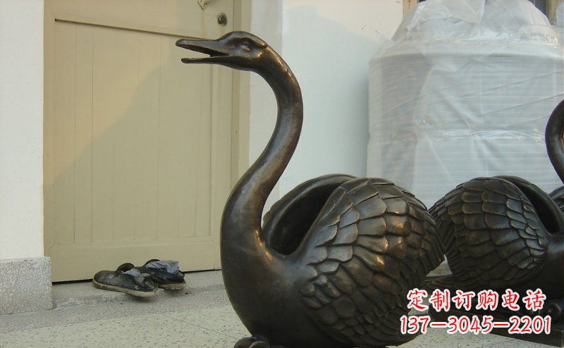 南京公园天鹅动物铜雕 (3)