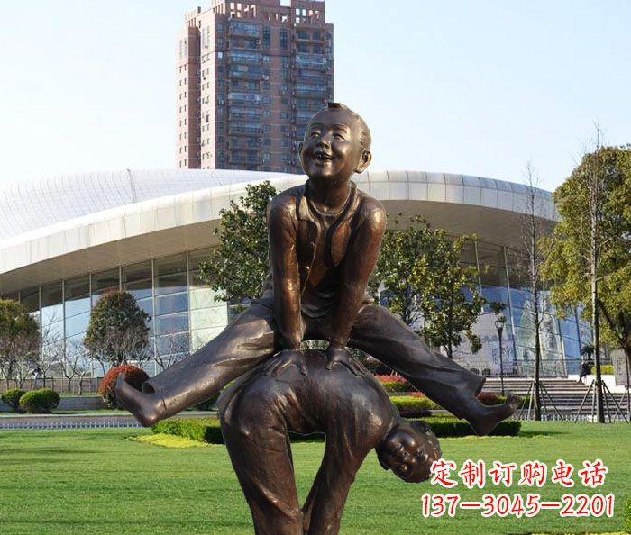 南京童趣十足的山羊铜雕