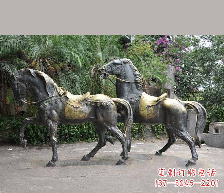 南京公园铜雕戴马鞍的马