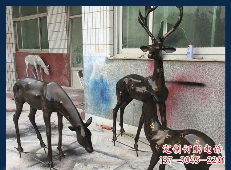 南京高贵优雅的梅花鹿铜雕塑