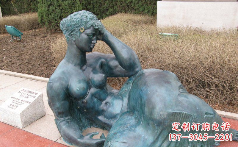 南京铜质女性人物雕塑