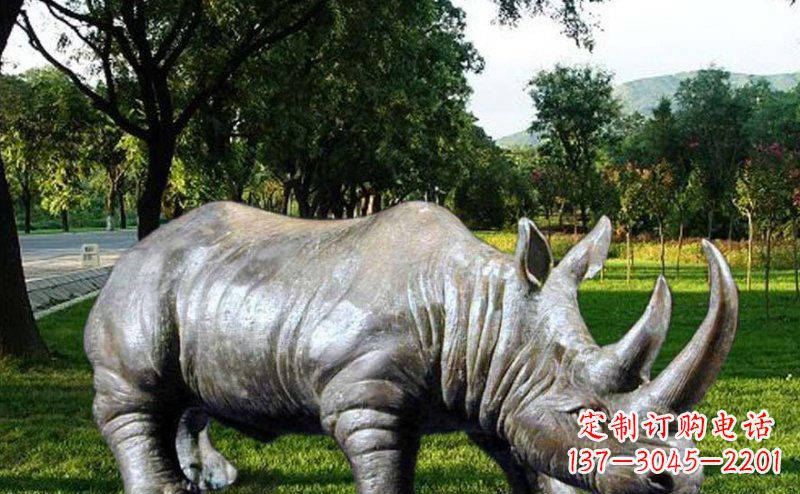 南京公园犀牛玻璃钢