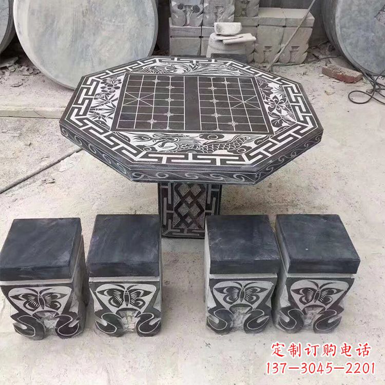 南京中领雕塑精美的石桌凳雕塑