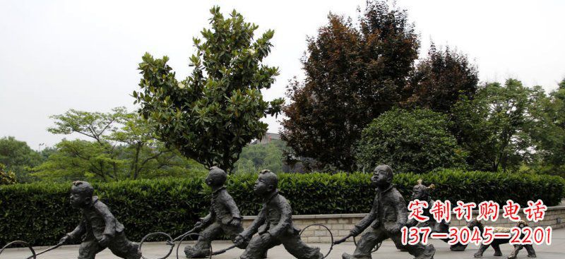 南京公园小孩推铁圈小品铜雕