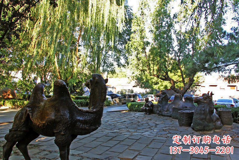 南京公园小骆驼动物铜雕 (3)