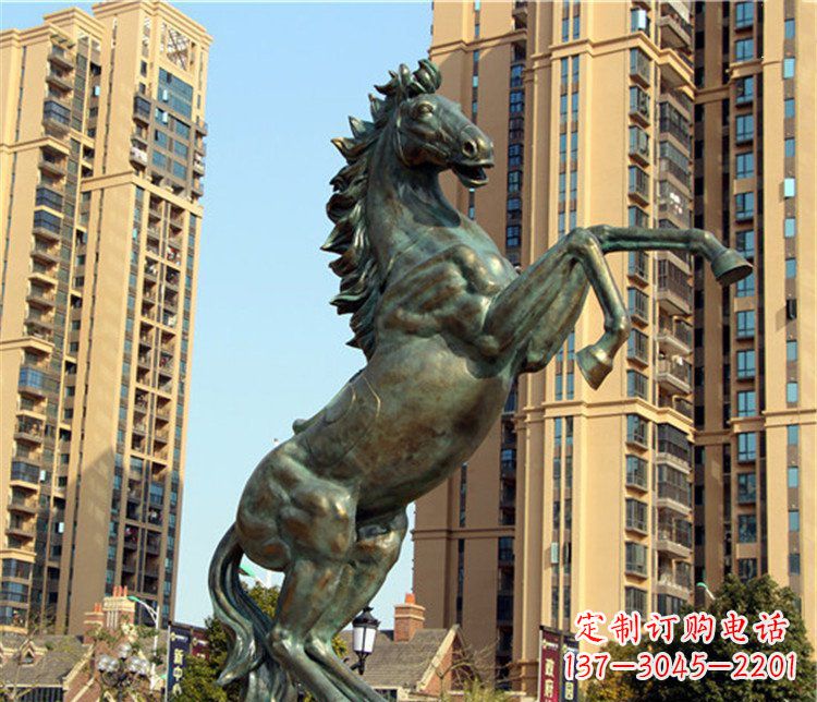 南京公园小区立马动物铜雕