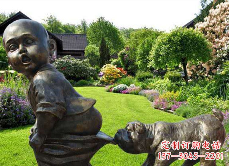 南京小孩咬小狗大雕塑