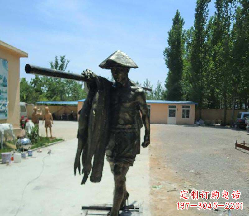 南京传承古老文化的渔民雕塑