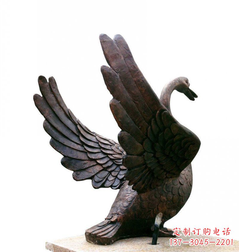 南京欣赏翱翔的天鹅铜雕