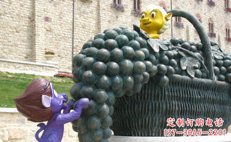 南京公园装葡萄的篮子景观铜雕