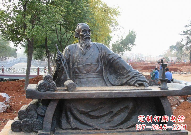 南京用传统工艺精心雕刻的张仲景铜雕
