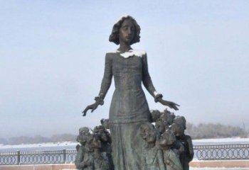 南京铜雕学生人物欢乐的小学生雕塑