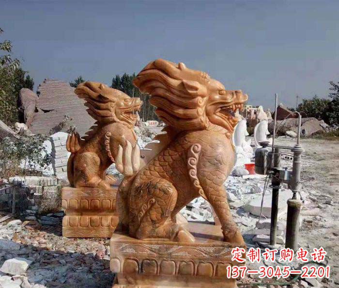 南京精美绝伦,古典神兽晚霞红石雕麒麟