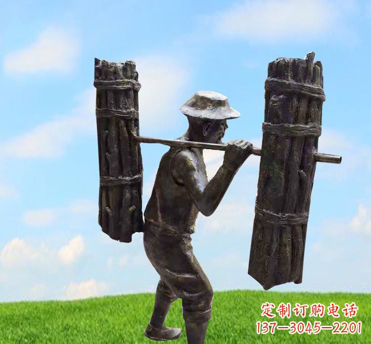 南京精美老人铜雕,传承古代挑柴精神