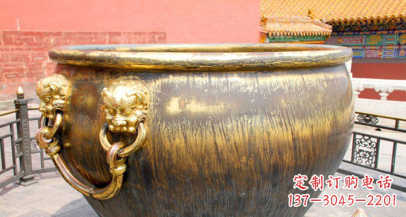南京故宫圆形水缸铜雕,展现古典典雅之美