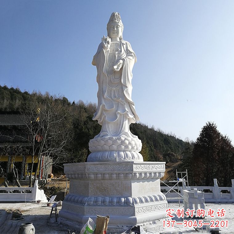 南京公园雍容华贵的观音石雕