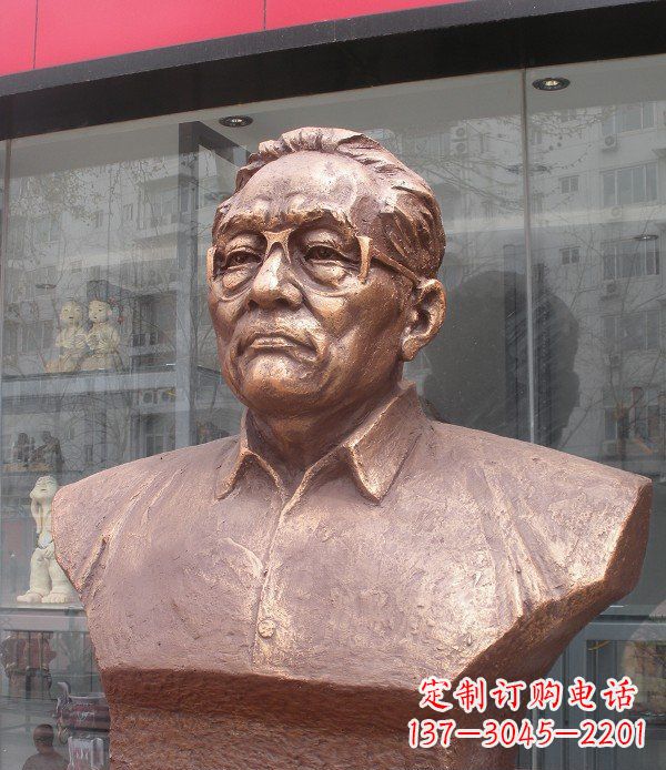 南京以巴金头像为原型打造的高贵铜雕艺术
