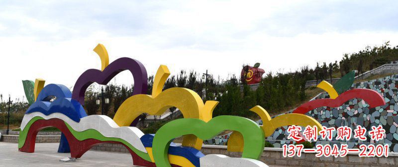 南京广场艺术:不锈钢抽象彩色苹果雕塑
