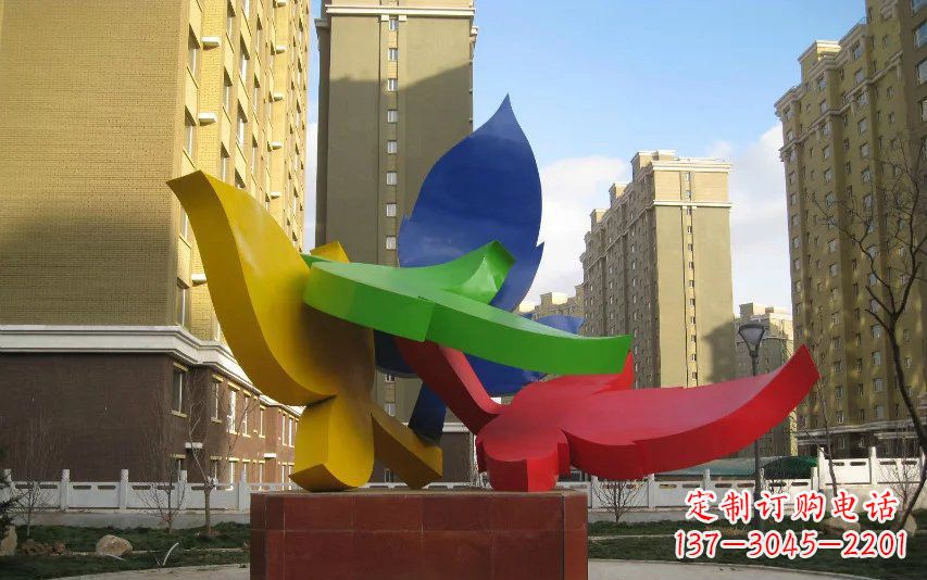 南京造型精美的不锈钢树叶雕塑